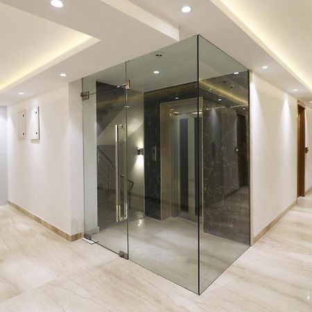 Capital O 10824 Hotel Star Suites New Delhi Exterior foto