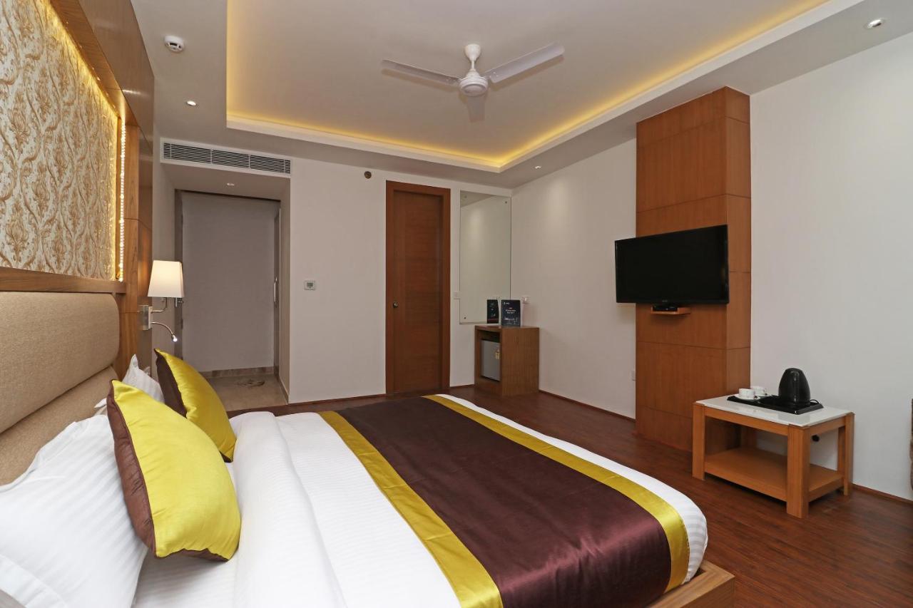 Capital O 10824 Hotel Star Suites New Delhi Exterior foto
