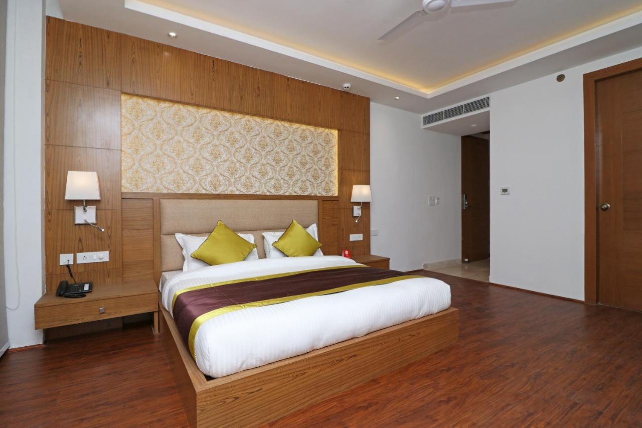 Capital O 10824 Hotel Star Suites New Delhi Exterior foto