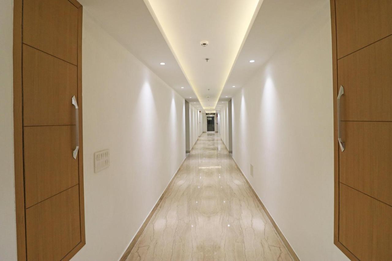 Capital O 10824 Hotel Star Suites New Delhi Exterior foto